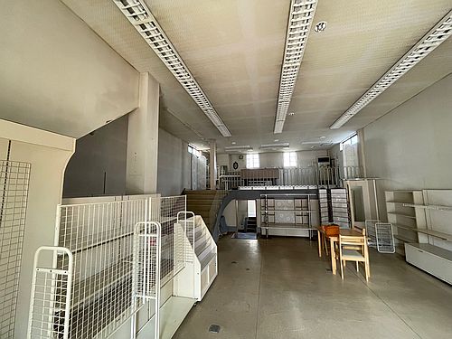 店舗内