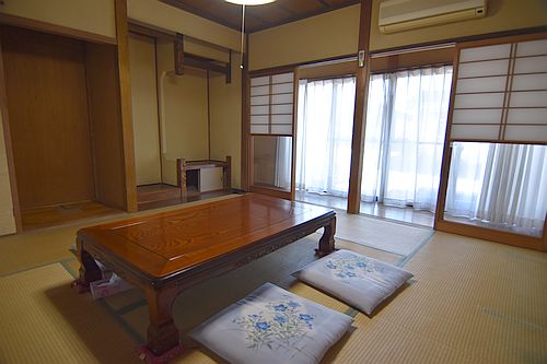 津川貸家