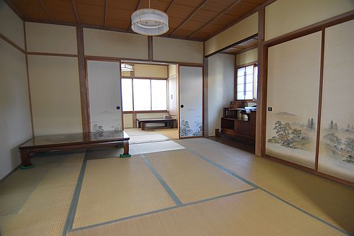 津川貸家